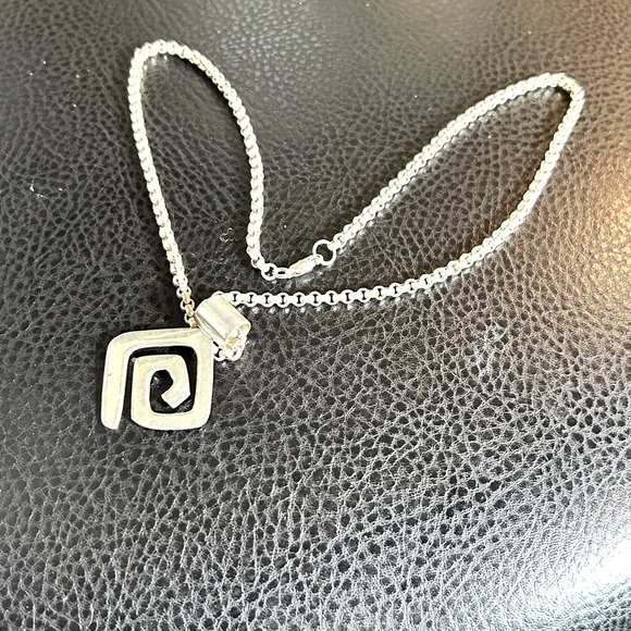 Elegant Sterling Silver Vintage Necklace with Geometric Pendant - Picture 1 of 5